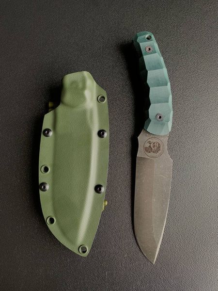 Etching Tiger Trapper - Multi-Purpose, Compact Knife (Emerald Handle, Colored Scabbard)