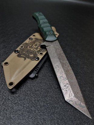 "Tanto: Power and Accuracy for Hunters" (etching, emerald handle, colored scabbard)