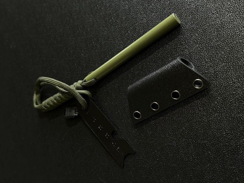 Fire starter (olive) with scraper