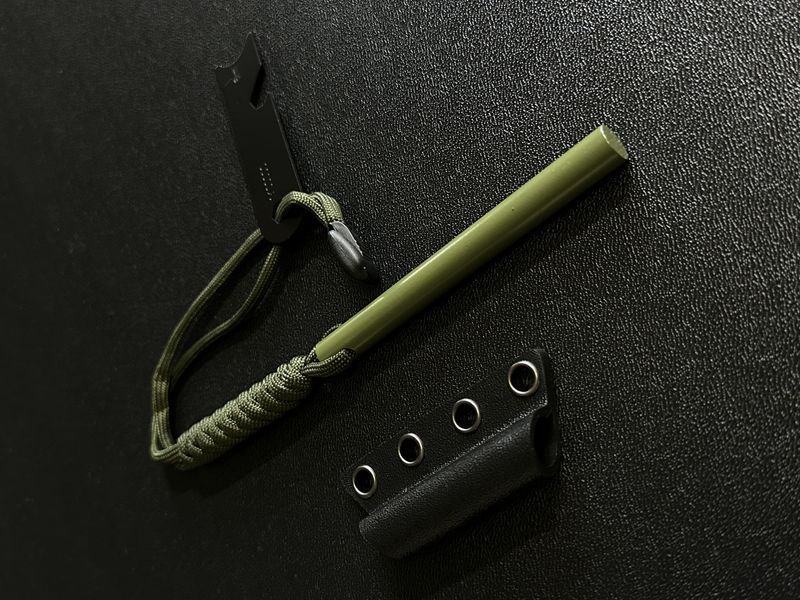 Fire starter (olive) with scraper