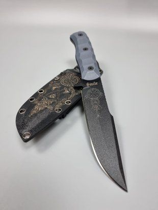 "Aeneas. Ragnar&ouml;k's Hour" Knife with Sk&ouml;ll & Hati wolves Engraving