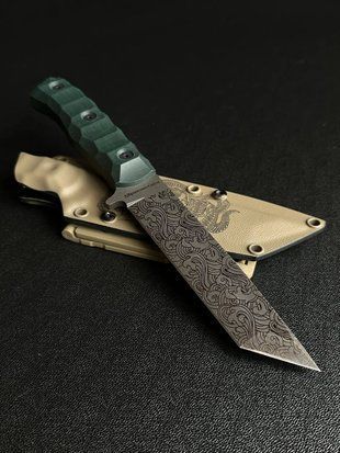 "Tanto" &ndash; Reliability and functionality in every journey (etching, emerald handle, colored scabbard)