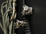 Темляк з латунною бусиною у вигляді черепа з короною, мідний і чорний варіант