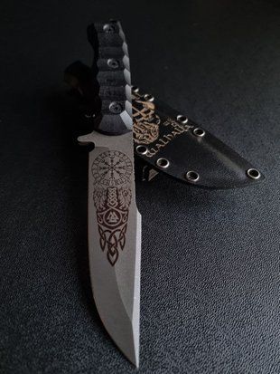 "Aeneas: Tourist Knife for Expeditions" (etching, black handle, black scabbard)
