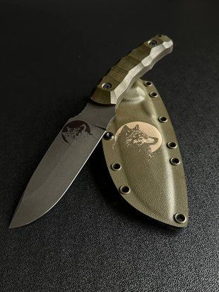 "Tiger Hunter: A Tourist Knife for Unforgettable Journeys" (etching, olive handle, colored scabbard)