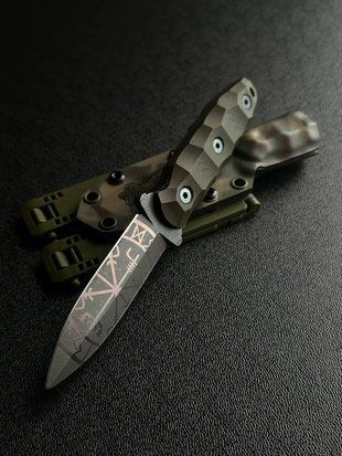 Sirko &ndash; a hunting knife for those who follow their instincts and conquer nature (etching, olive handle, camouflage sheath)
