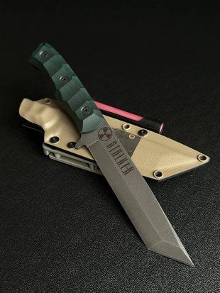 "Tanto" &ndash; Reliability and endurance in every journey (etching, emerald handle, colored scabbard)