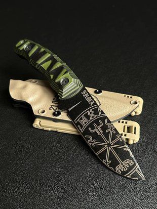 Yarchuk &ndash; a tourist knife for hardy travelers and conquerors of nature (black polymer, black-green handle, tan sheath)