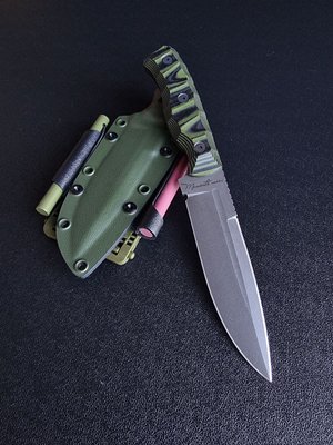 "Schedryk" is a tactical knife with maximum efficiency (etching, black-green handle, colored scabbard)