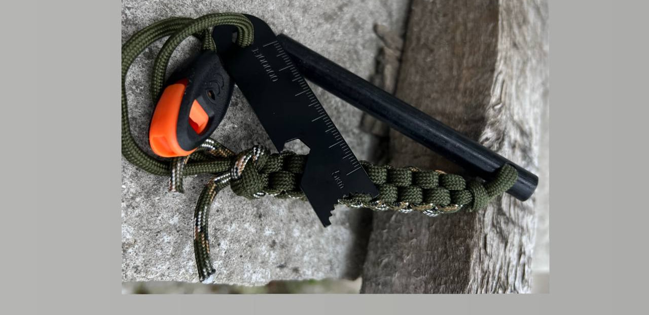 Туристичне кресало для розпалювання багаття