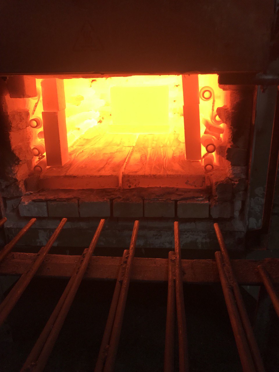 Furnace for tempering metal