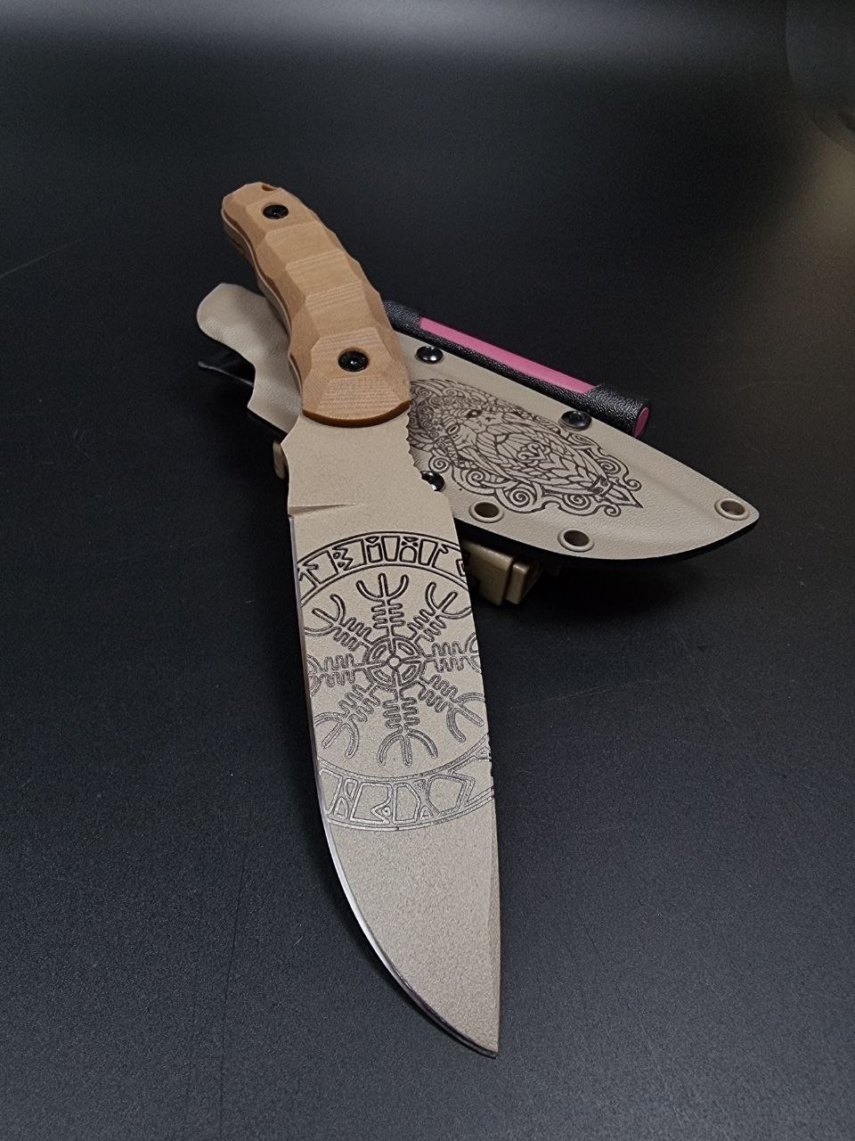 Tan Tygrolov knife with custom artwork