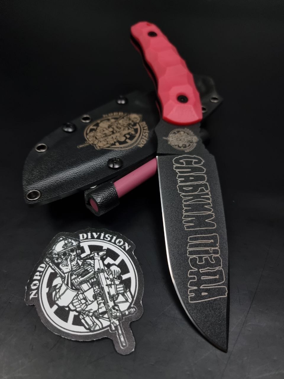Tygrolov knife with pink handle